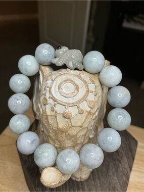 Light Wuji Jade 13mm with Alashan Spider